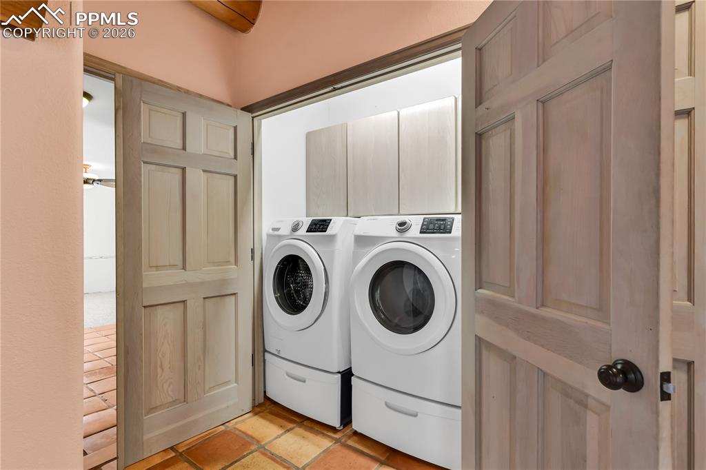 Image 26 of 49: Laundry