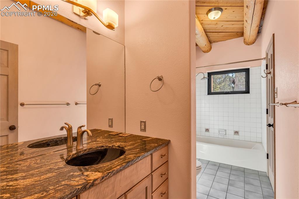 Image 29 of 49: Bathroom