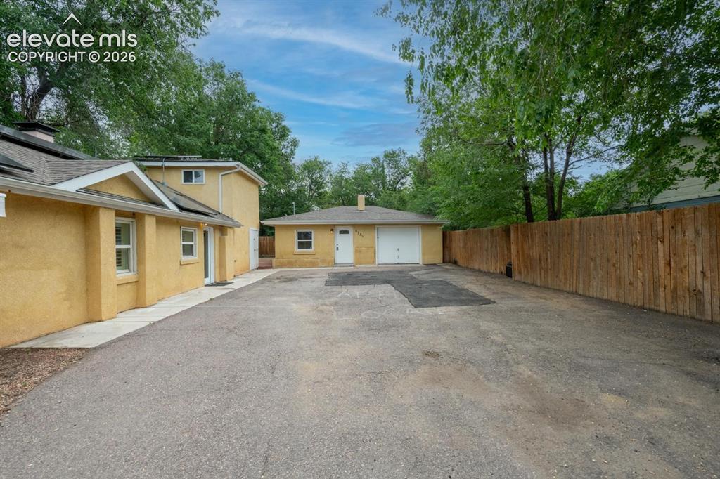 Image 2 of 30: Driveway and parking