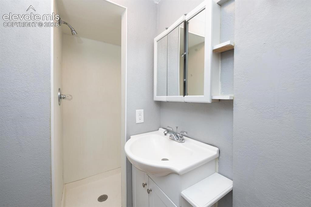 Image 29 of 30: Cottage Bathroom