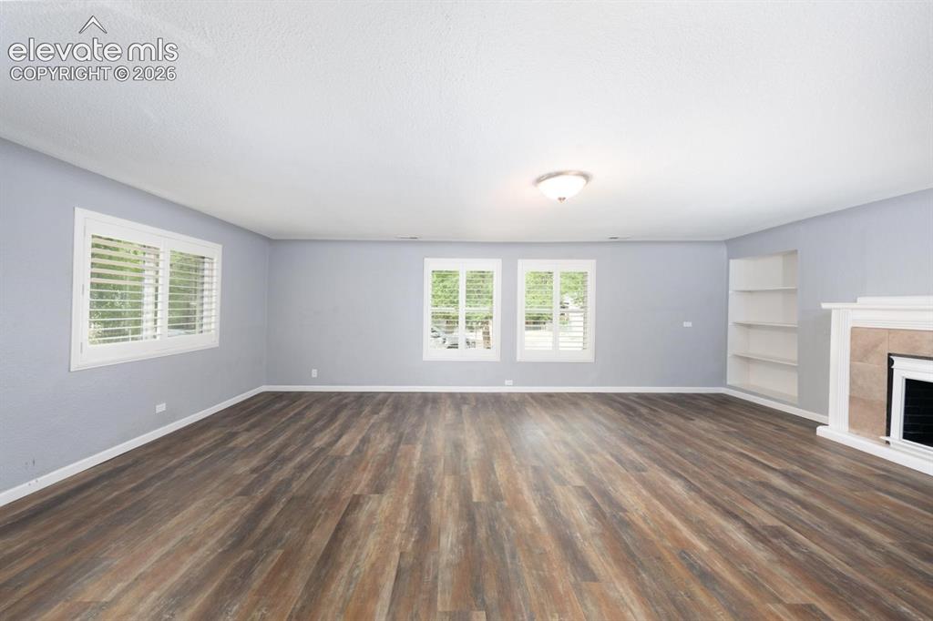 Image 4 of 30: Living Room