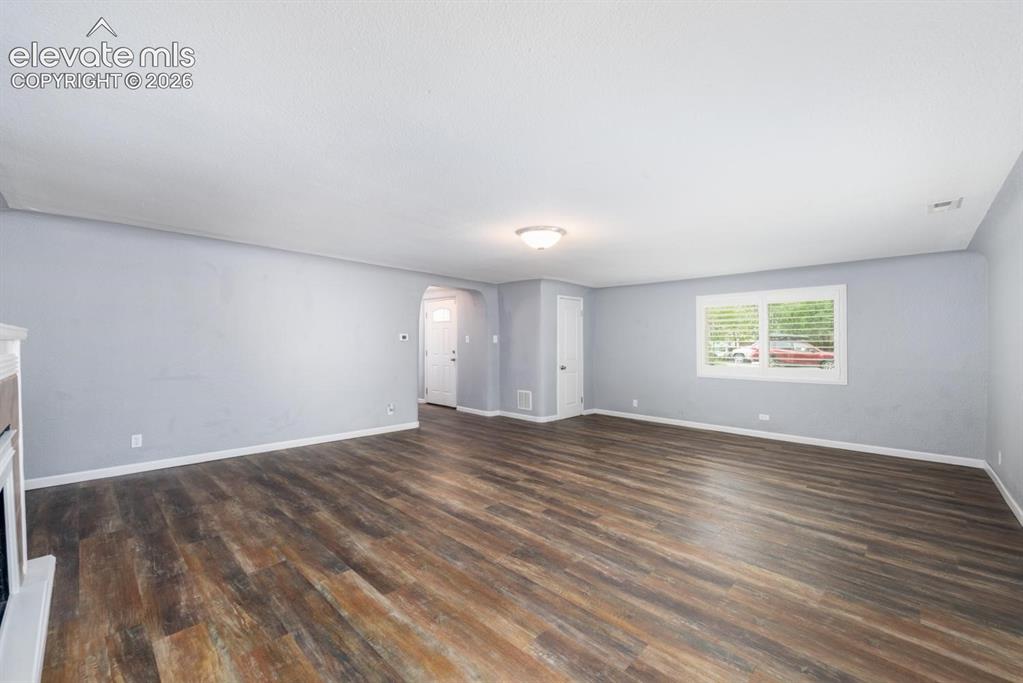 Image 5 of 30: Living Room