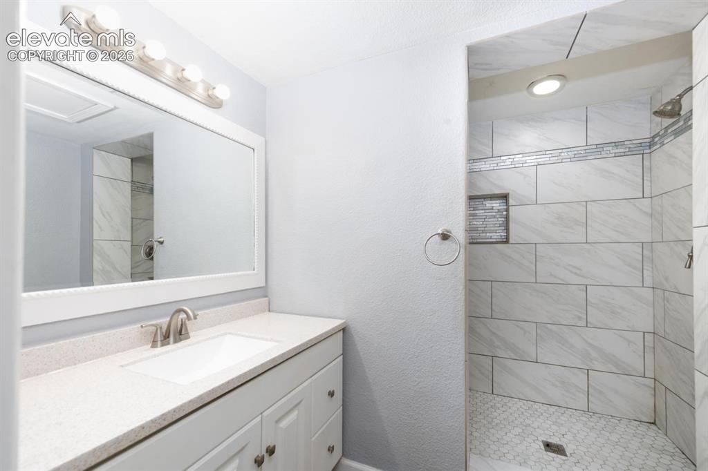 Image 8 of 30: Main level en-suite with 3/4 bathroom and walk-in closet