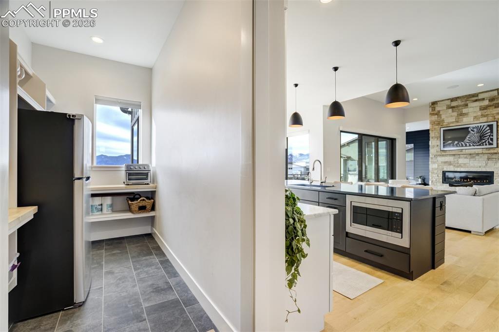 Image 16 of 50: Butler