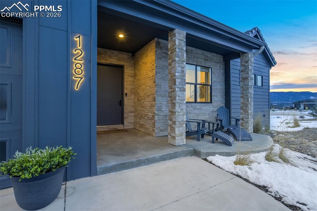 Image 3 of 50: Entry