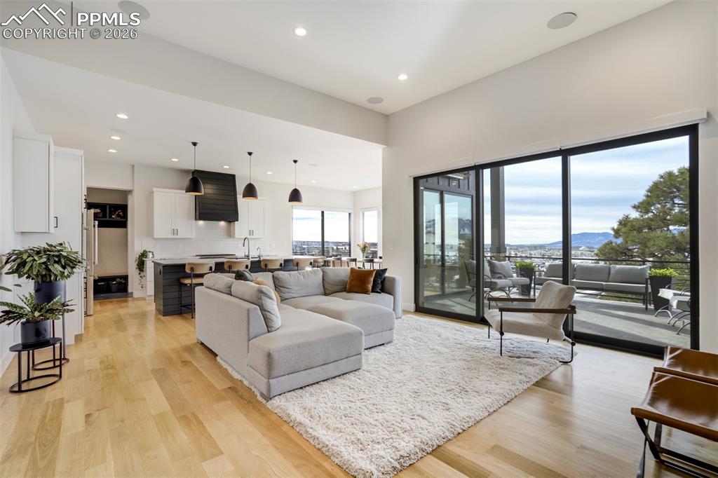 Image 4 of 50: Living Room