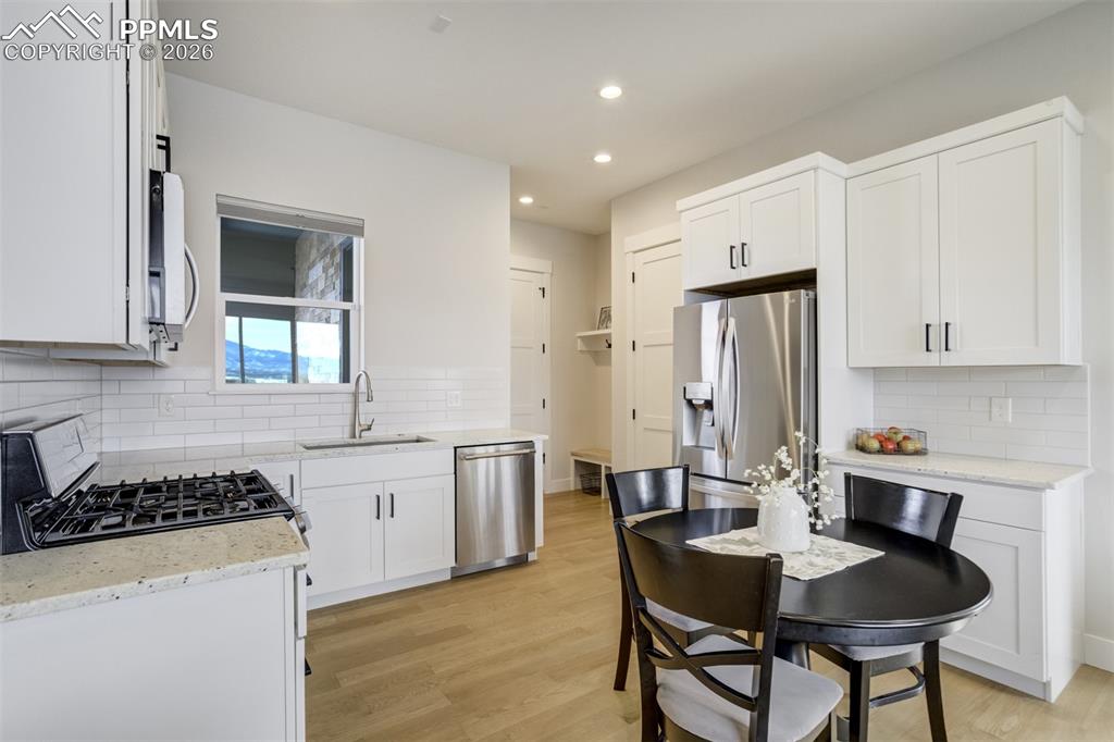 Image 40 of 50: In-Law/Secondary Suite Kitchen