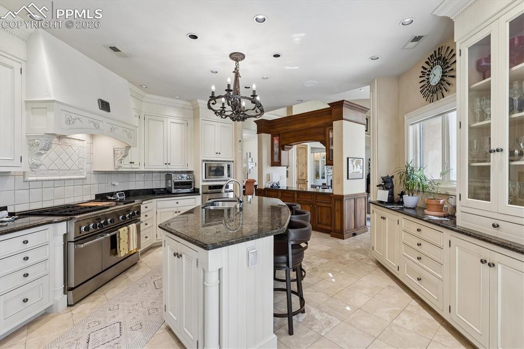 Image 12 of 47: Kitchen