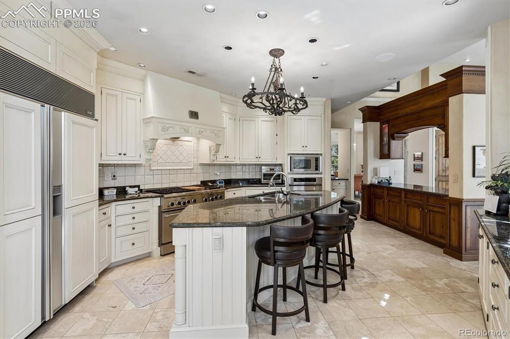 Image 13 of 47: Kitchen
