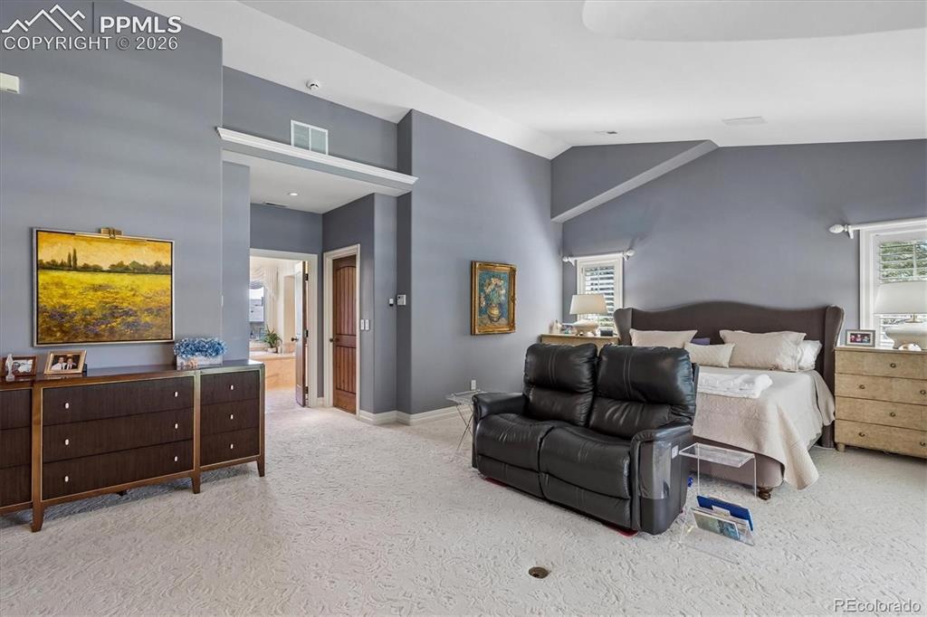 Image 19 of 47: Bedroom