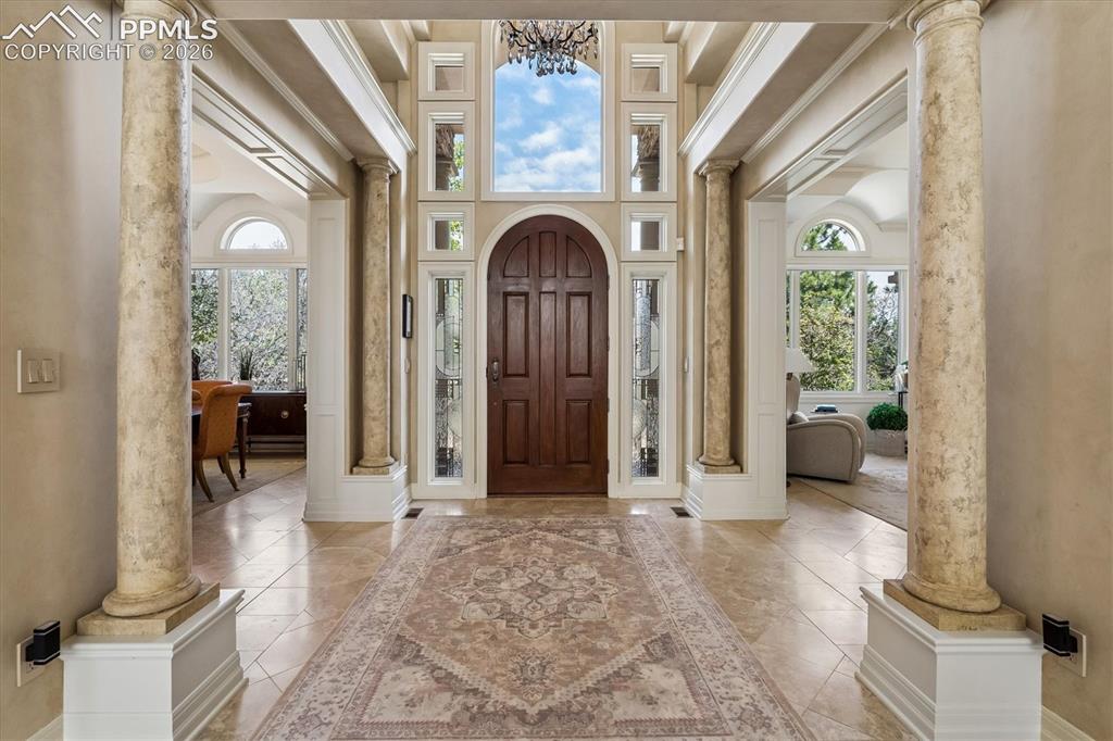 Image 4 of 47: Foyer