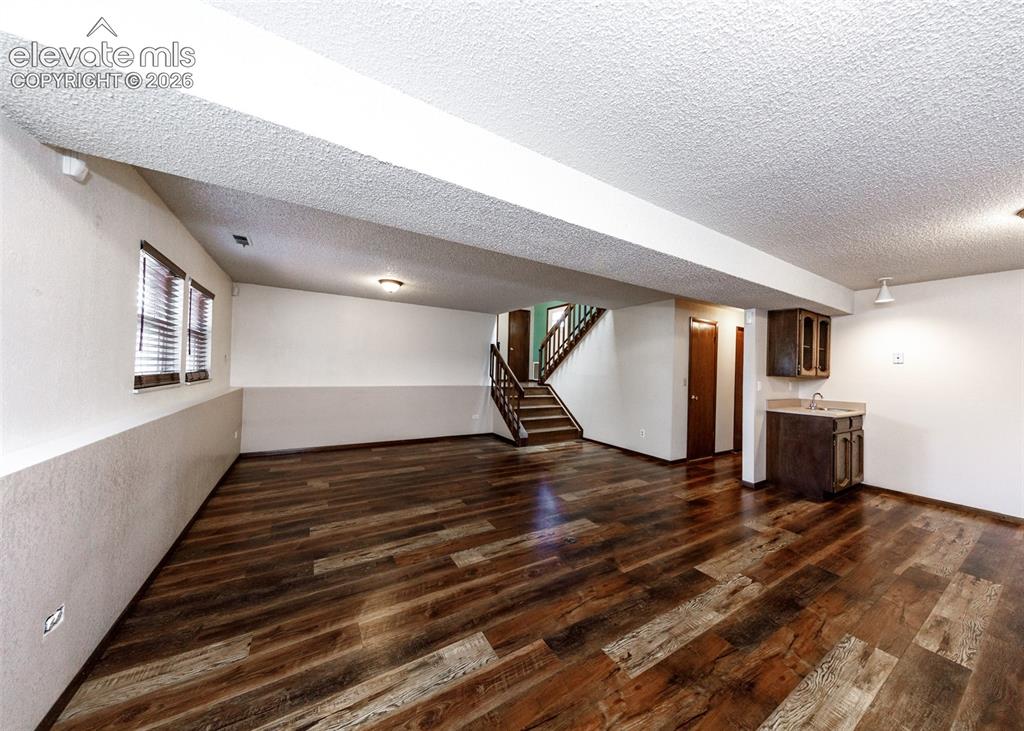 Image 19 of 32: Family Room