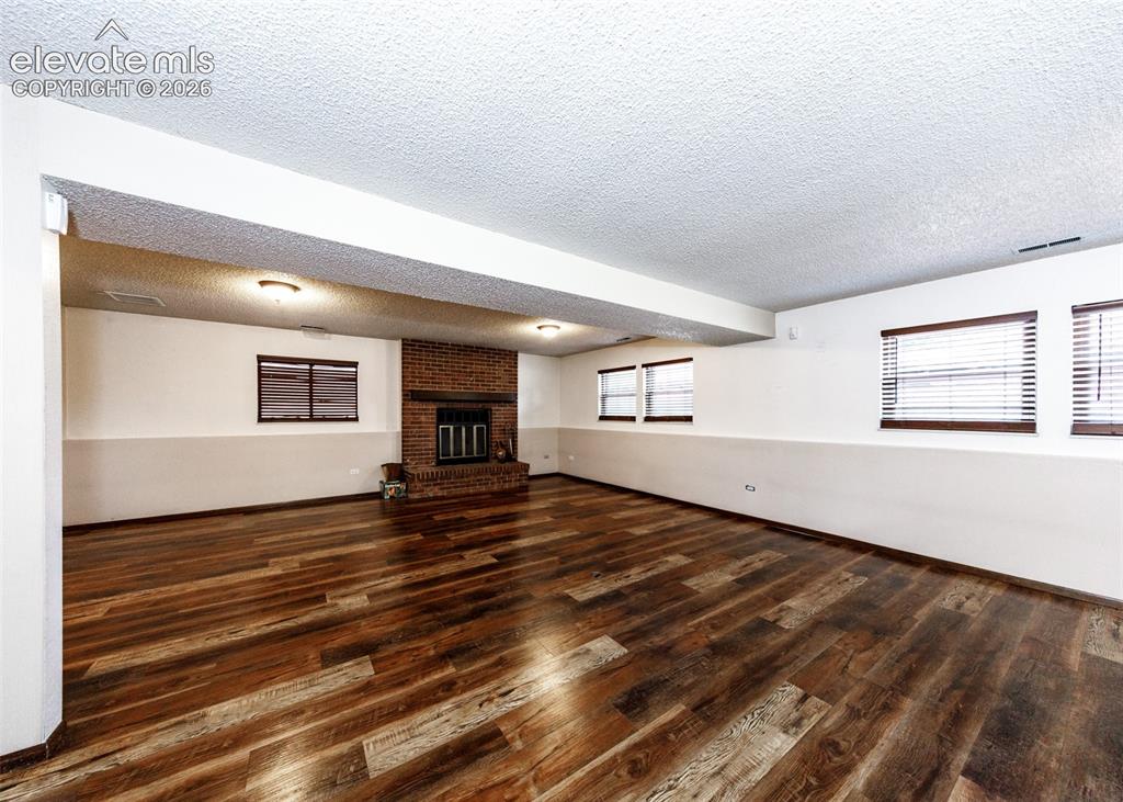 Image 21 of 32: Family Room