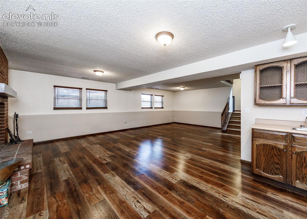 Image 22 of 32: Family Room