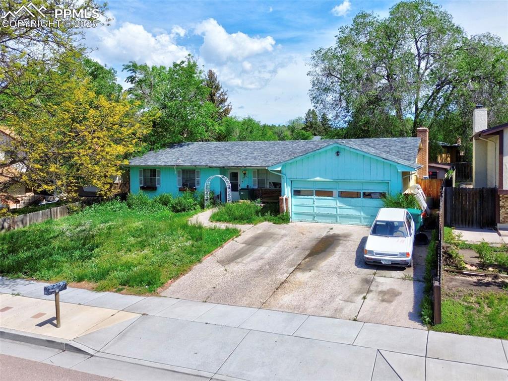 Image 2 of 11: Front of Structure