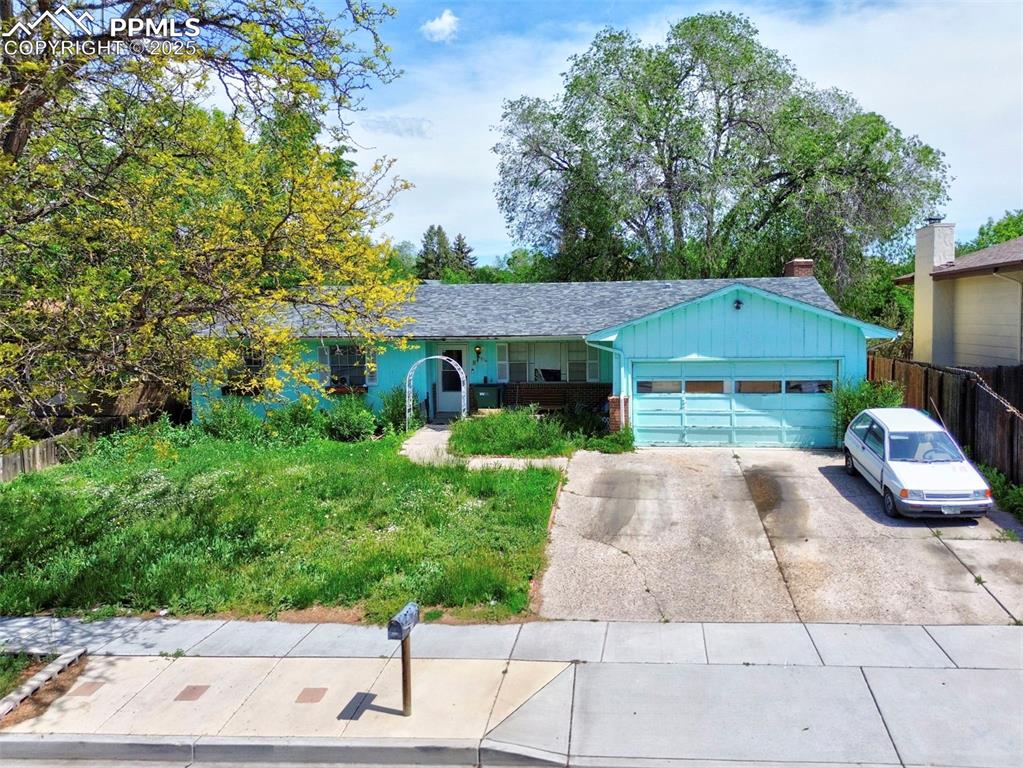 Image 3 of 11: Front of Structure