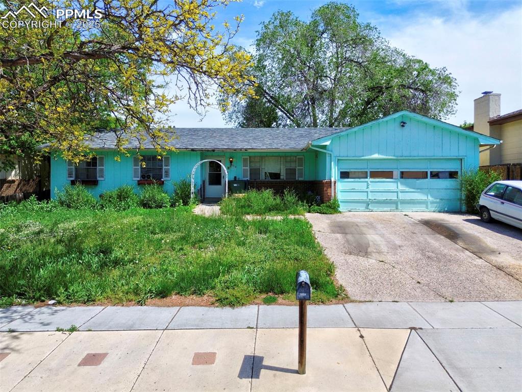 Image 4 of 11: Front of Structure