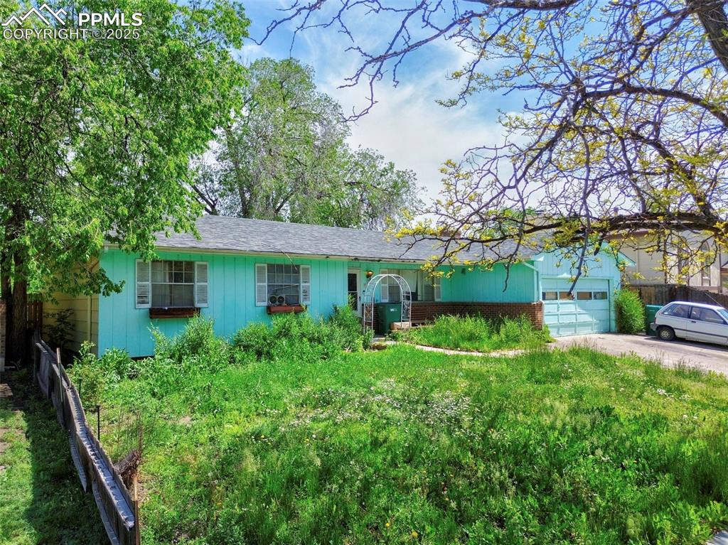 Image 5 of 11: Front of Structure