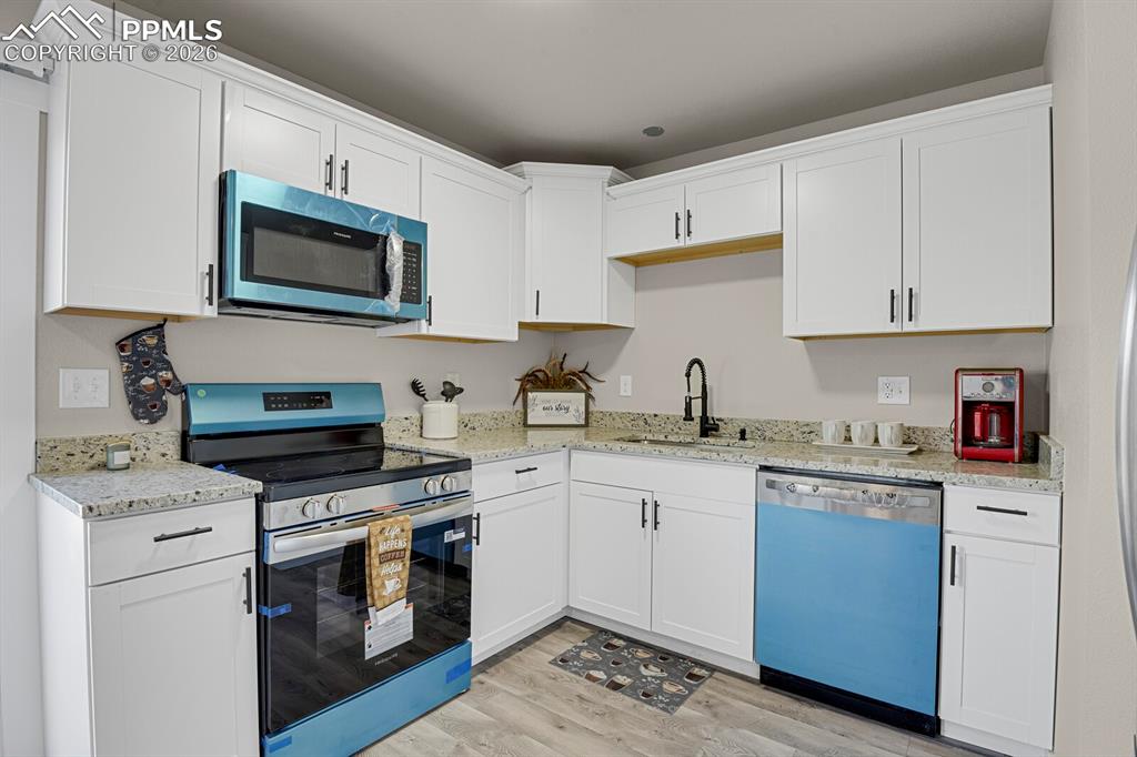 Image 11 of 29: Kitchen