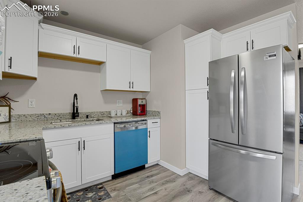 Image 14 of 29: Kitchen