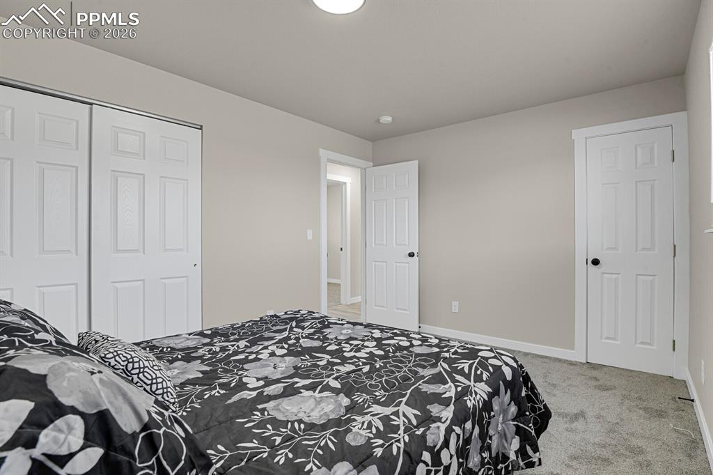 Image 17 of 29: Bedroom