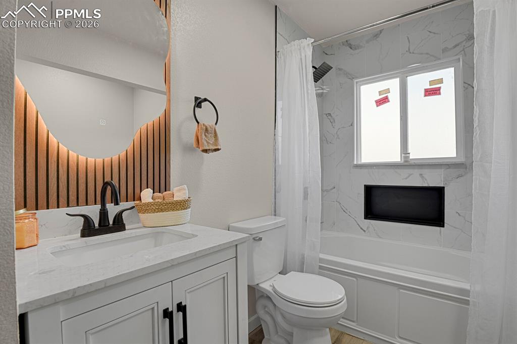 Image 21 of 29: Bathroom