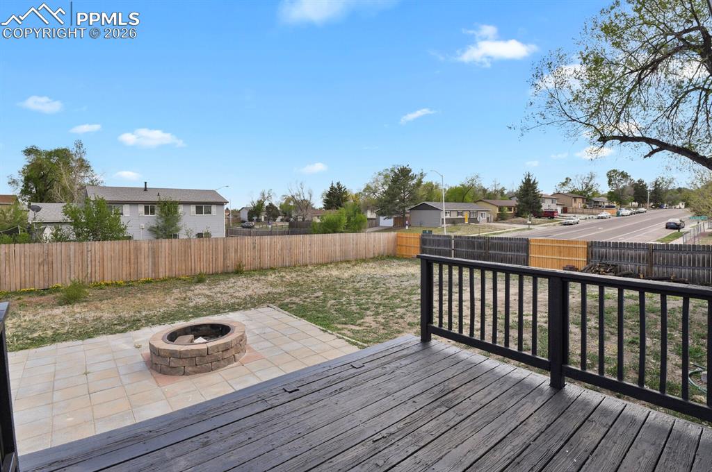 Image 25 of 29: Deck