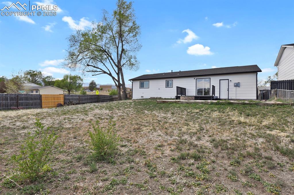 Image 26 of 29: Back of Structure