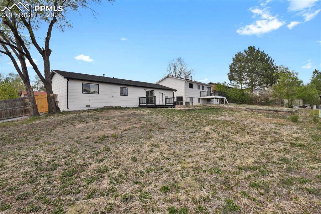 Image 27 of 29: Back of Structure