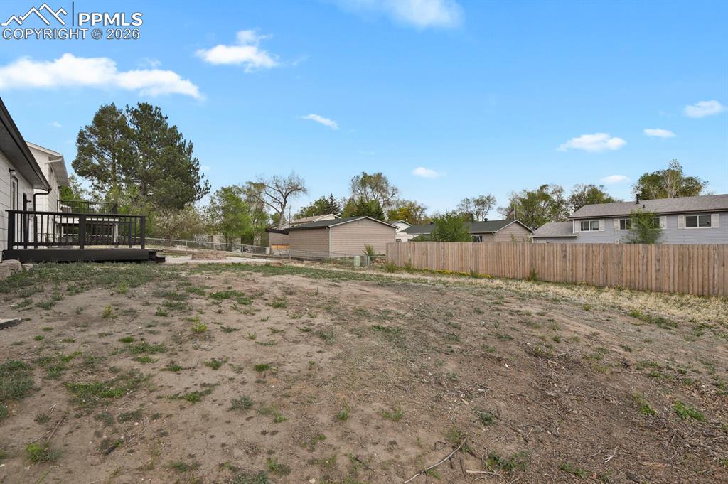 Image 28 of 29: Yard