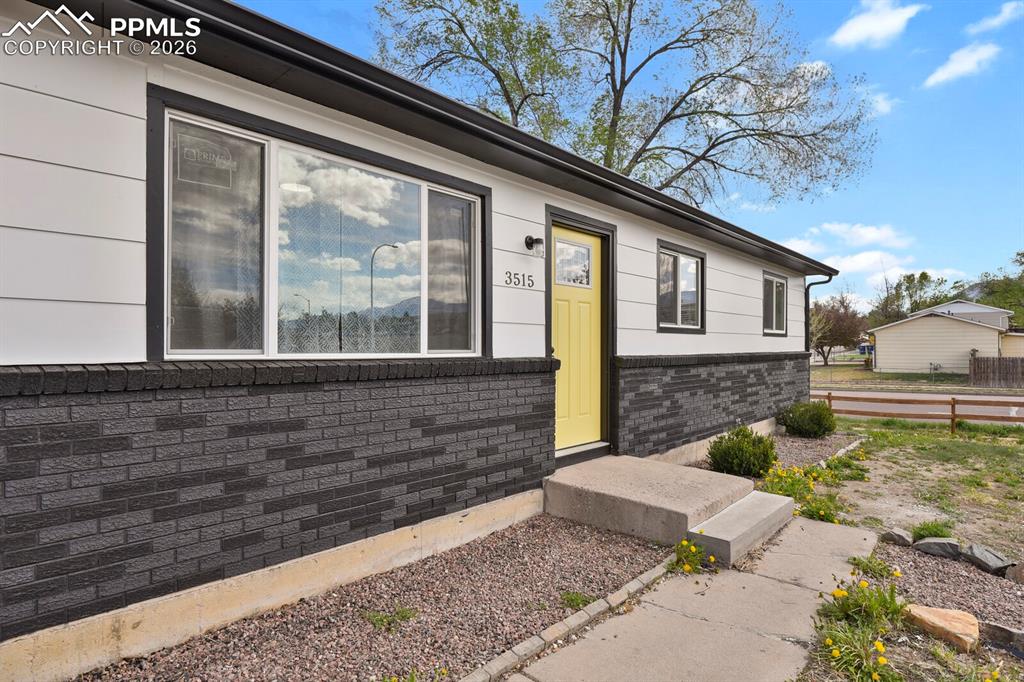 Image 4 of 29: Entry