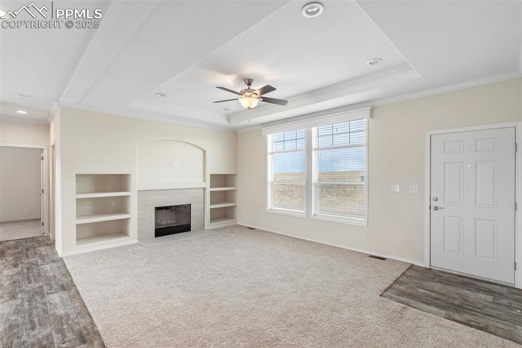 Image 12 of 25: Living Room
