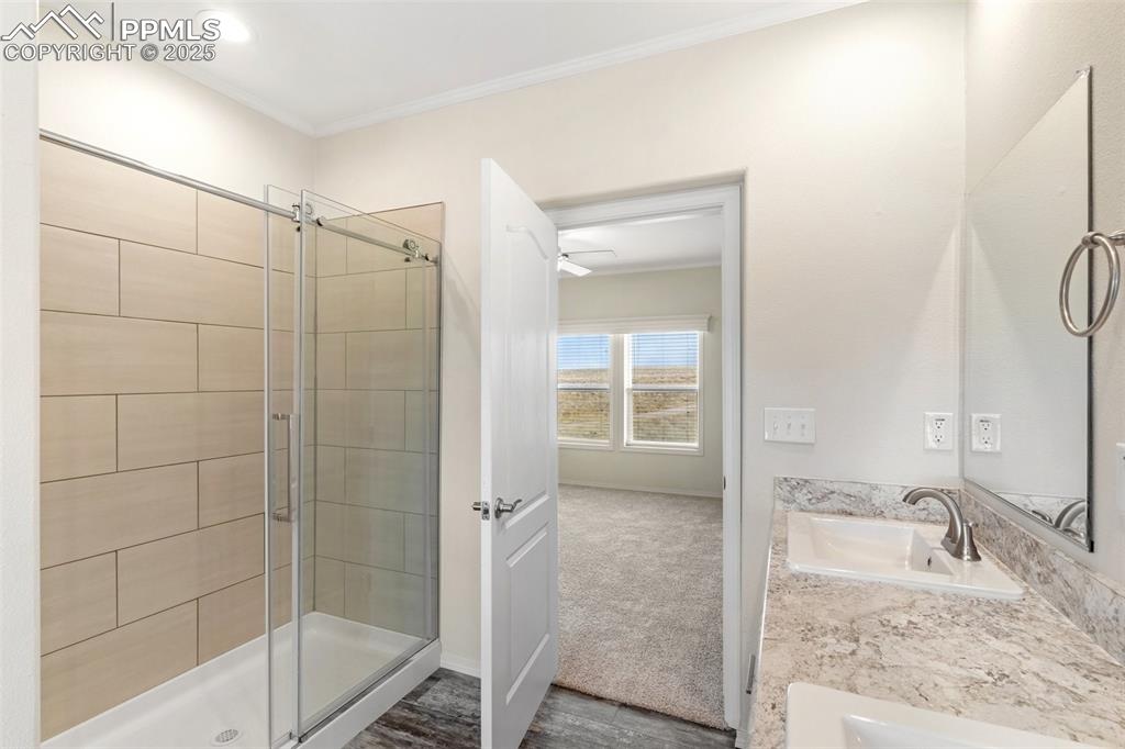 Image 16 of 25: Bathroom