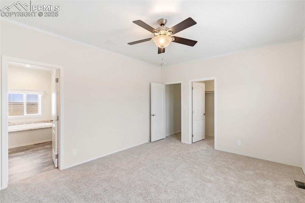 Image 18 of 25: Bedroom