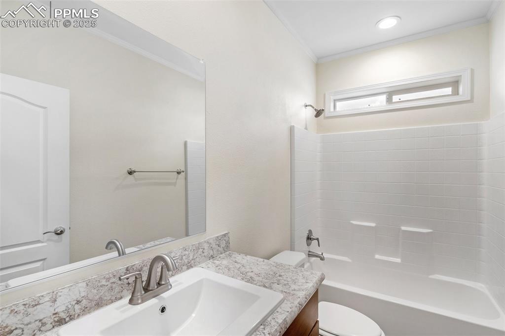 Image 20 of 25: Bathroom