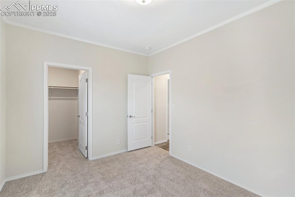 Image 6 of 25: Bedroom