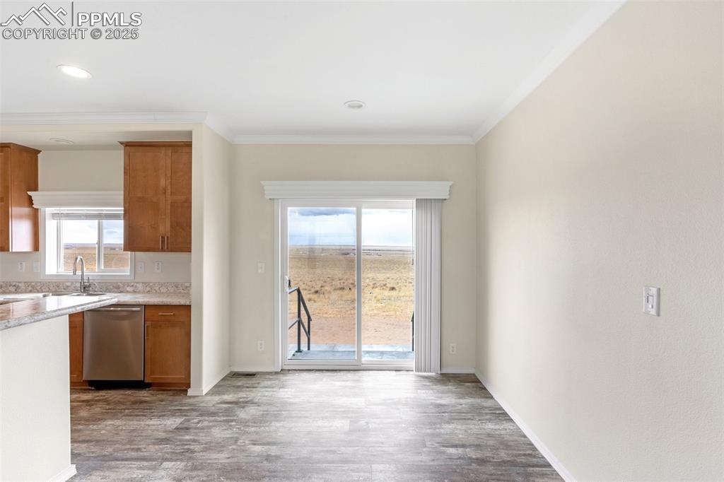 Image 9 of 25: Kitchen
