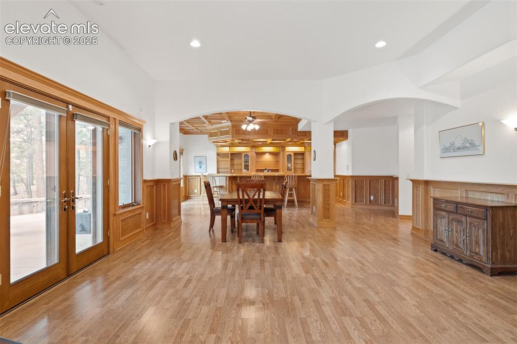 Image 19 of 50: Kitchen