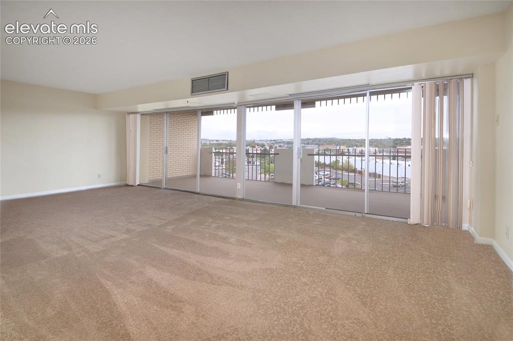 Image 19 of 33: Living Room