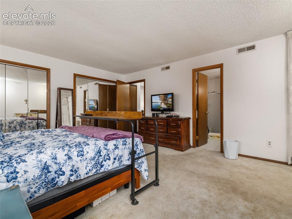 Image 10 of 44: Bedroom