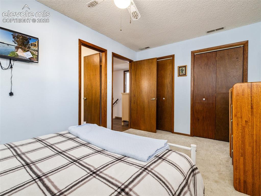 Image 41 of 44: Bedroom