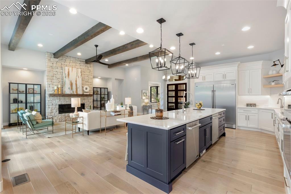 Image 10 of 50: Great Room