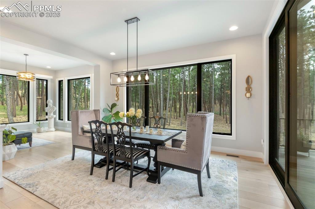 Image 13 of 50: Kitchen