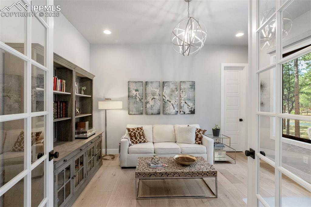 Image 17 of 50: Sun Room