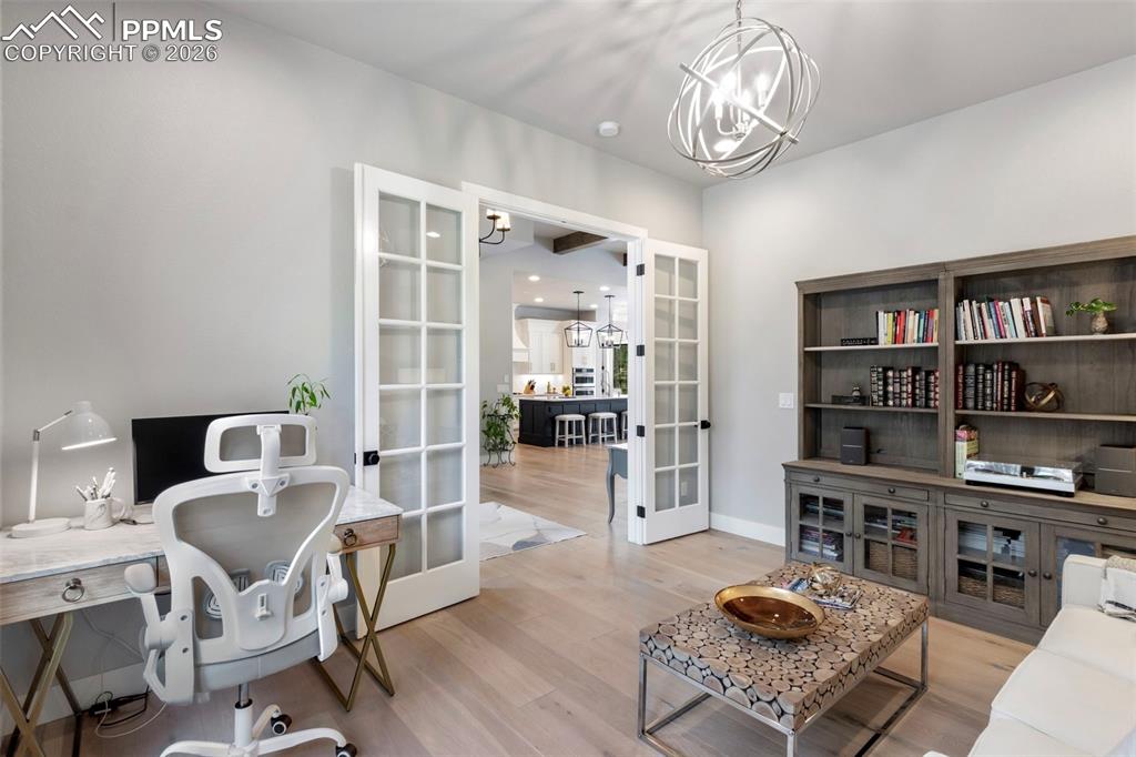 Image 19 of 50: Office