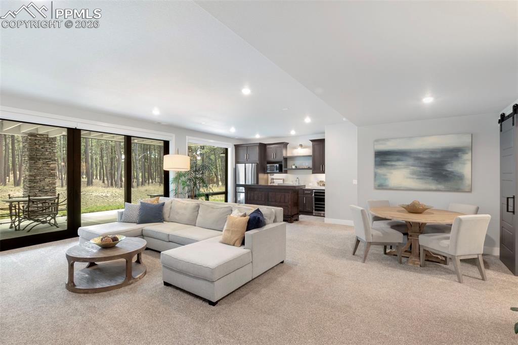 Image 29 of 50: Laundry