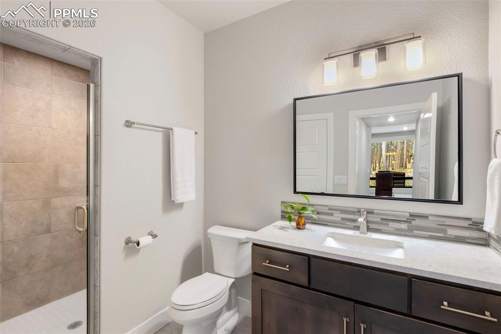 Image 36 of 50: Bathroom