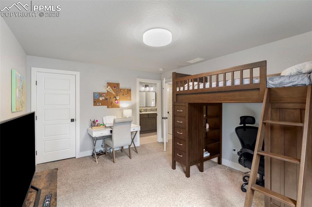 Image 37 of 50: Bedroom