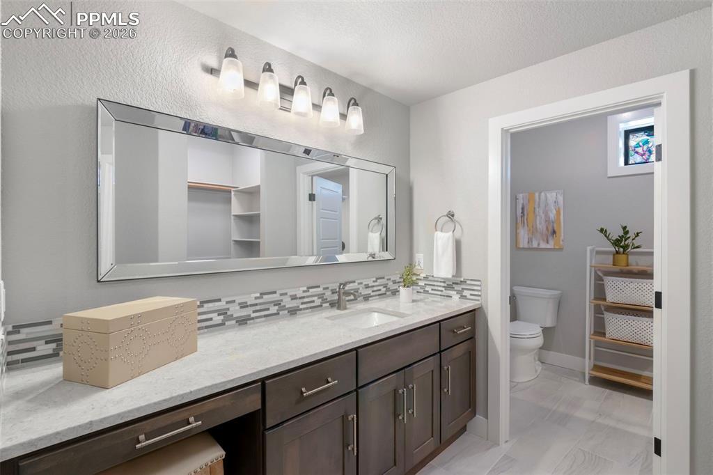 Image 38 of 50: Bathroom