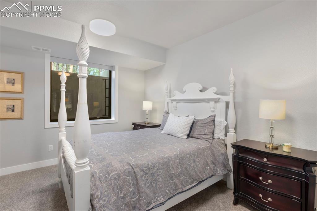 Image 39 of 50: Bedroom